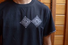 画像4: 【SALE】oaxaca (オアハカ) Cross Stitch Tee〔BLACK〕 (4)