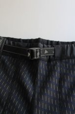 画像3: 【SALE!】and wander (アンドワンダー) double jacquard knit short pants [CHARCOAL] (3)