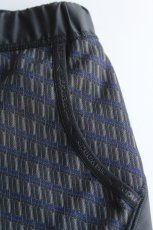 画像5: 【SALE!】and wander (アンドワンダー) double jacquard knit short pants [CHARCOAL] (5)