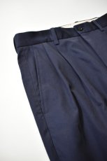 画像4: SCYE BASICS (サイベーシックス) San Joaquin Cotton Tapered Pleated Trousers [NAVY] (4)
