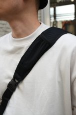 画像7: OGIO (オジオ) Sonic Sling Pack [SULFUR/BLACK] (7)