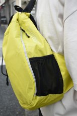 画像4: OGIO (オジオ) Sonic Sling Pack [SULFUR/BLACK] (4)