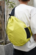 画像3: OGIO (オジオ) Sonic Sling Pack [SULFUR/BLACK] (3)