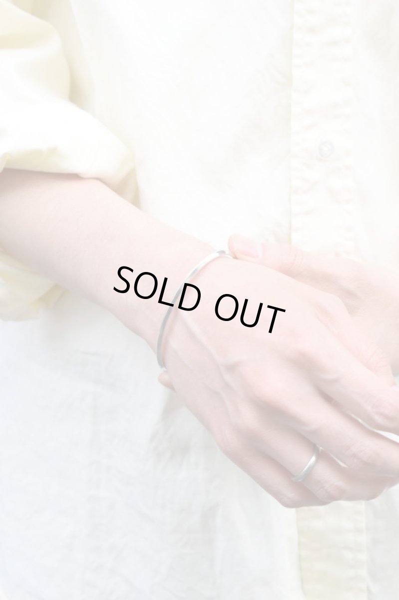 画像10: Ericka Nicolas Begay (エリッカニコラスビゲイ) Triangle Plain Bangle (10)