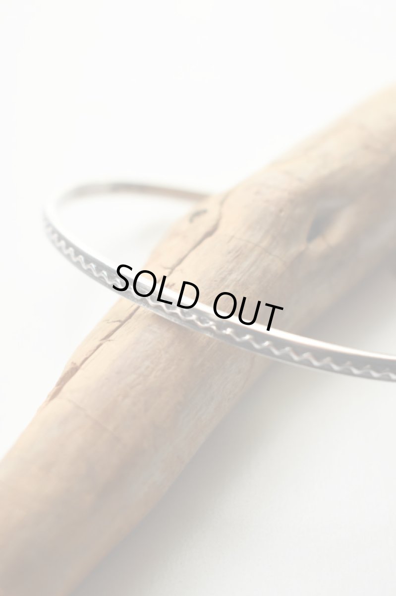 画像1: Ericka Nicolas Begay (エリッカニコラスビゲイ) Stamp Bangle #02 (1)