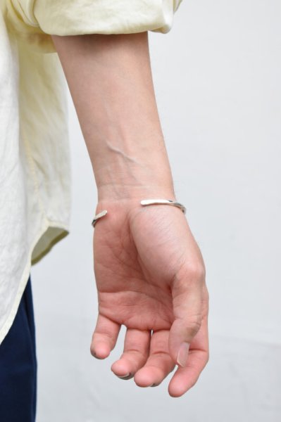 Ericka Nicolas Begay (エリッカニコラスビゲイ) Twist Bangle