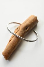 画像2: Ericka Nicolas Begay (エリッカニコラスビゲイ) Stamp Bangle #01 (2)
