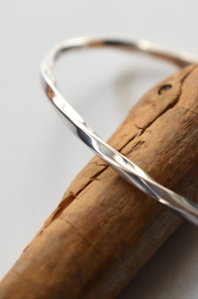 Ericka Nicolas Begay (エリッカニコラスビゲイ) Twist Bangle