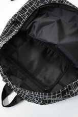 画像4: Overland EQUIPMENT (オーバーランドイクイップメント) DAYPACK [BLACK/SPIDER REFLECTOR] (4)