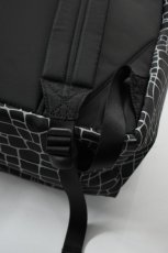 画像9: Overland EQUIPMENT (オーバーランドイクイップメント) DAYPACK [BLACK/SPIDER REFLECTOR] (9)