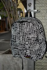 画像7: Overland EQUIPMENT (オーバーランドイクイップメント) DAYPACK [BLACK/SPIDER REFLECTOR] (7)