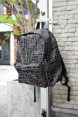 画像5: Overland EQUIPMENT (オーバーランドイクイップメント) DAYPACK [BLACK/SPIDER REFLECTOR] (5)