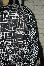 画像8: Overland EQUIPMENT (オーバーランドイクイップメント) DAYPACK [BLACK/SPIDER REFLECTOR] (8)