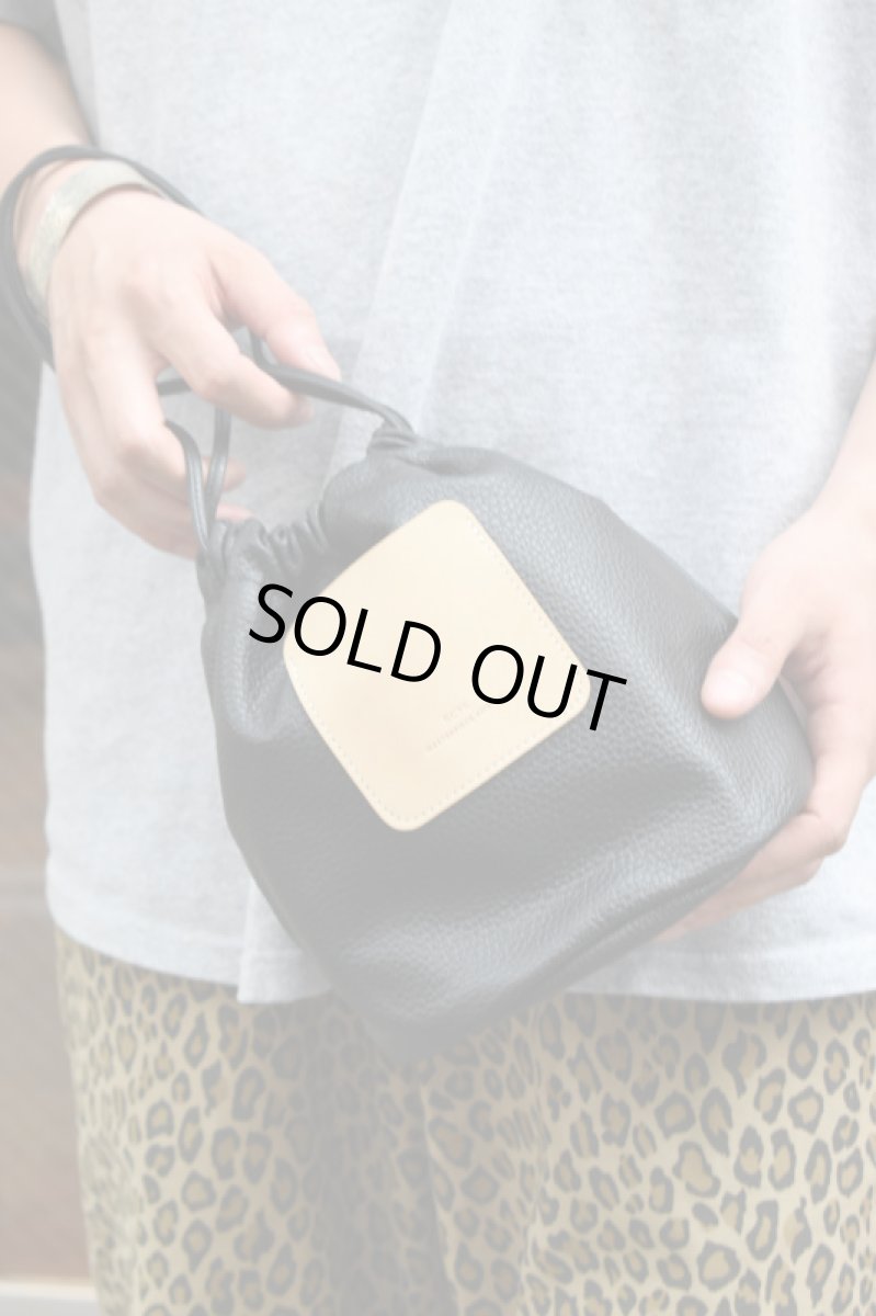 画像12: Scye (サイ) Shrink Leather Drawstring Bag [BLACK] (12)