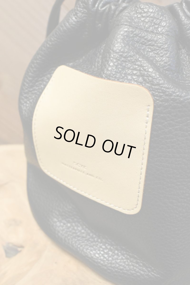 画像3: Scye (サイ) Shrink Leather Drawstring Bag [BLACK] (3)