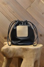 画像1: Scye (サイ) Shrink Leather Drawstring Bag [BLACK] (1)