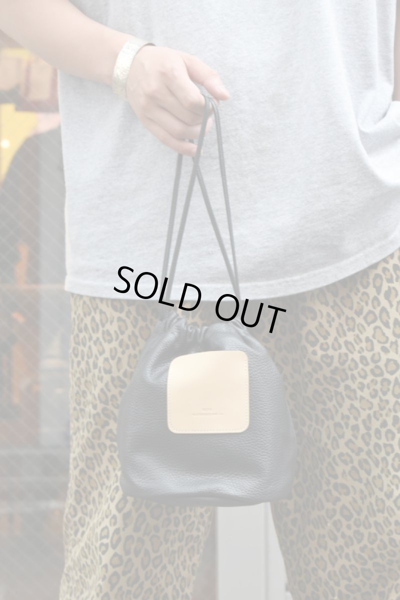 画像9: Scye (サイ) Shrink Leather Drawstring Bag [BLACK] (9)