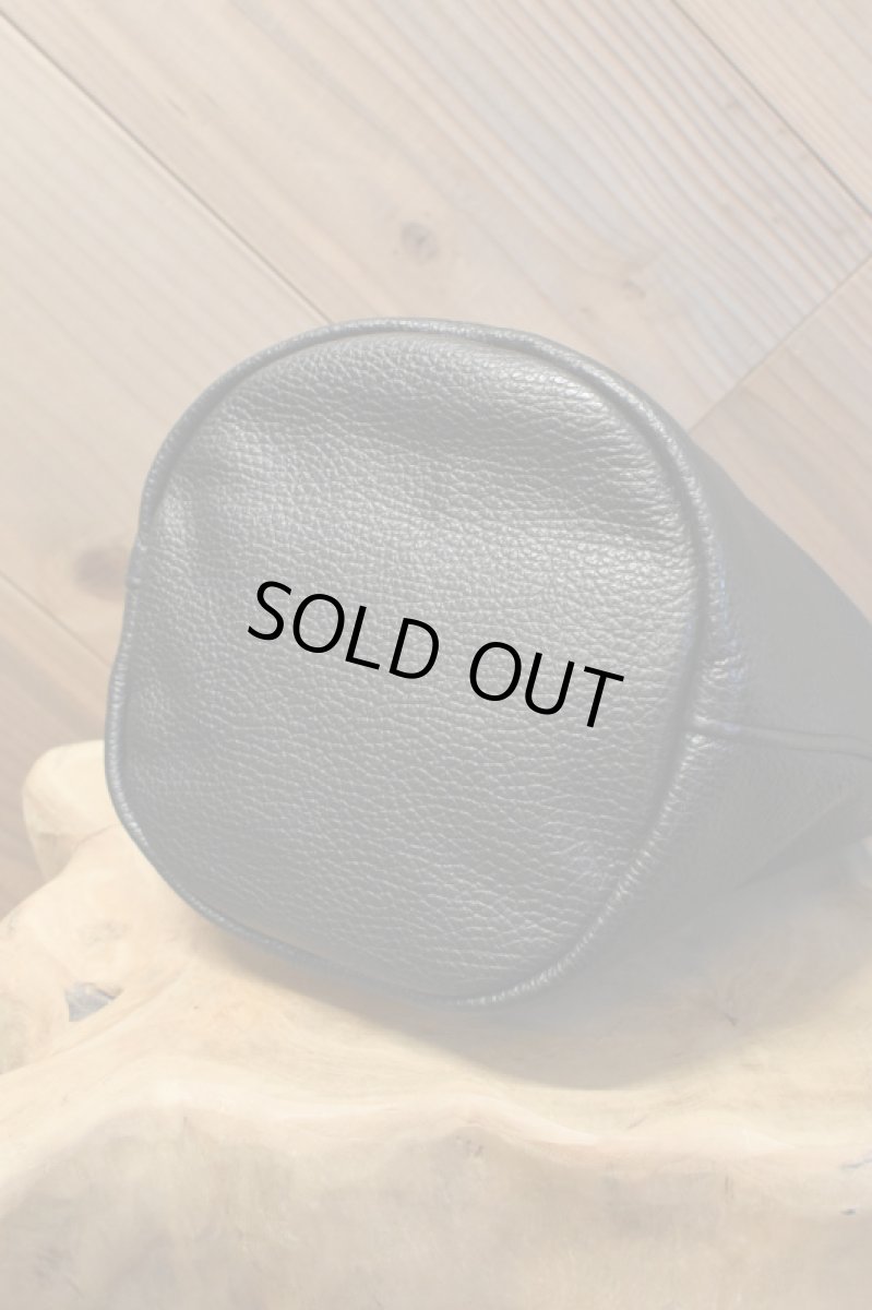 画像8: Scye (サイ) Shrink Leather Drawstring Bag [BLACK] (8)