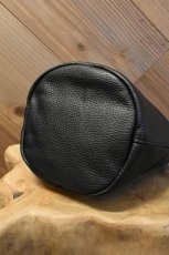 画像8: Scye (サイ) Shrink Leather Drawstring Bag [BLACK] (8)