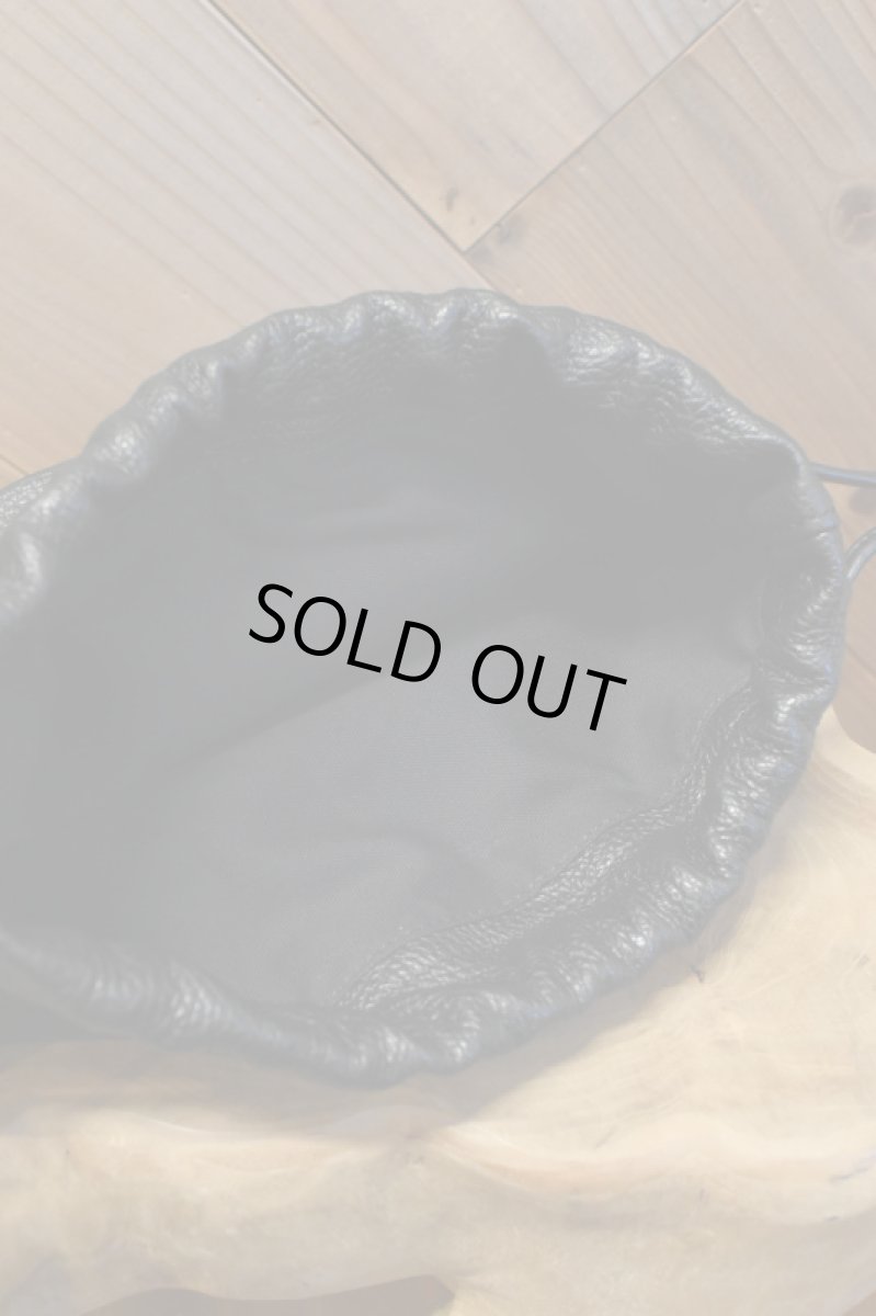 画像7: Scye (サイ) Shrink Leather Drawstring Bag [BLACK] (7)