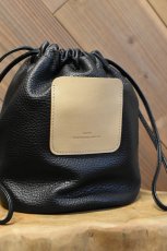 画像2: Scye (サイ) Shrink Leather Drawstring Bag [BLACK] (2)