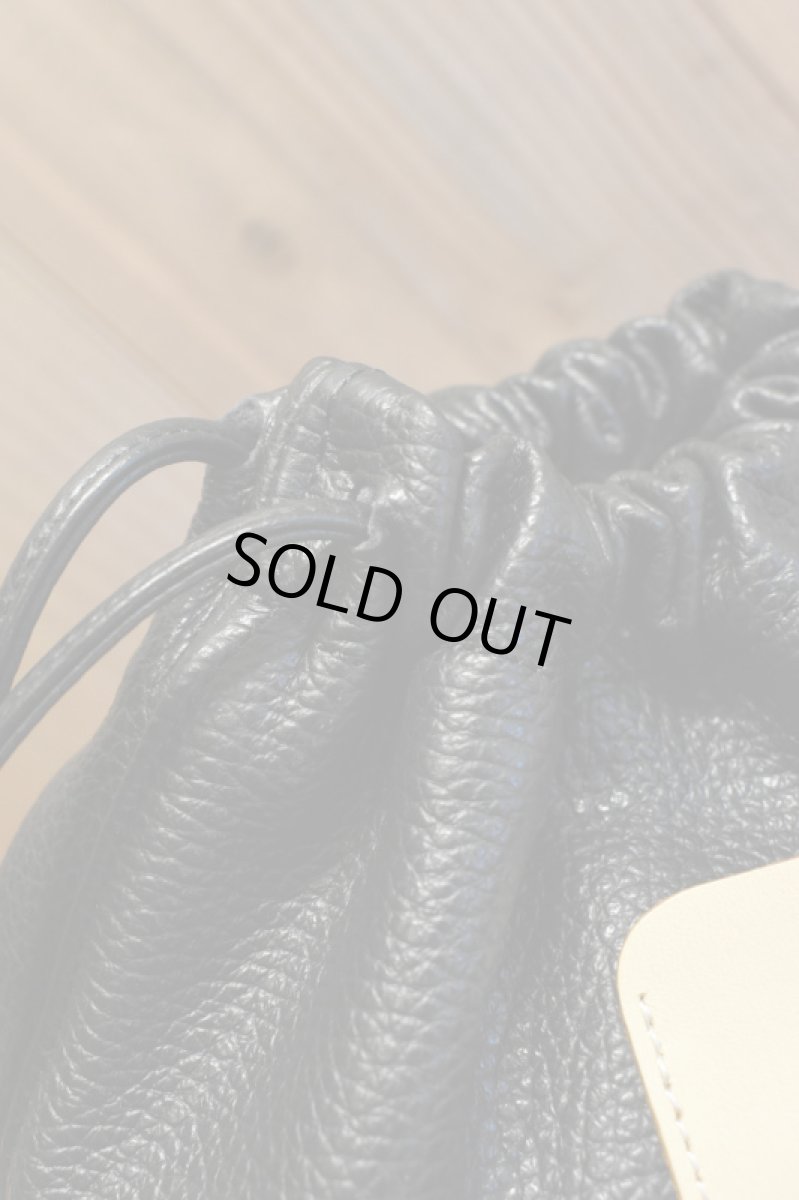 画像5: Scye (サイ) Shrink Leather Drawstring Bag [BLACK] (5)