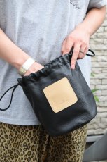 画像13: Scye (サイ) Shrink Leather Drawstring Bag [BLACK] (13)