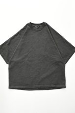 画像2: kontor (コントール) Pigment Dyed Dolman Sleeve Tee [CHARCOAL] (2)