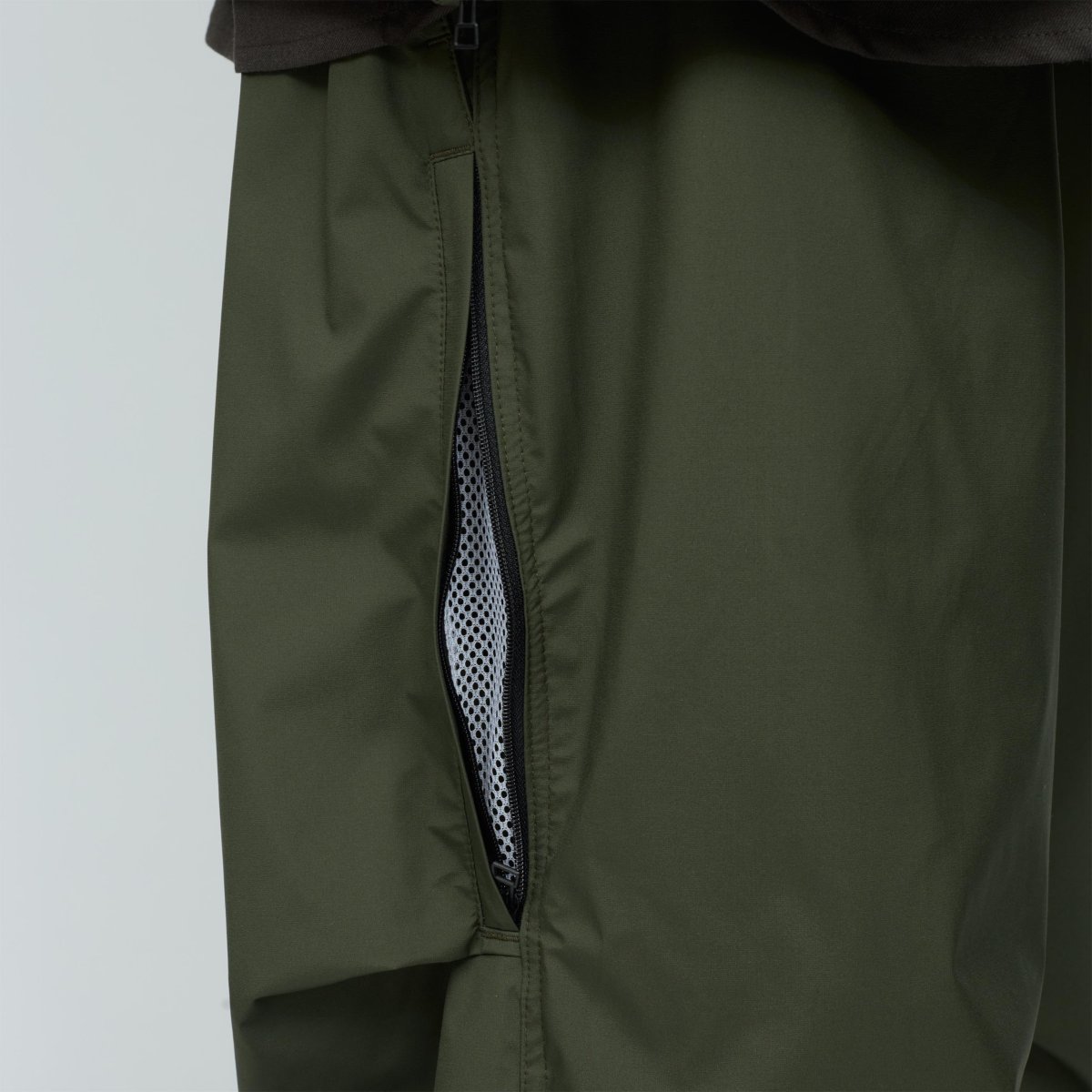 画像10: UNTRACE (アントレース) 3 Layer Ventilation Tuck Pants [OLIVE] (10)