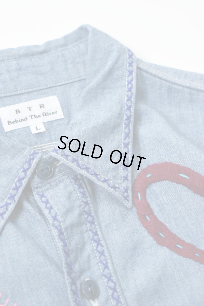 画像15: Behind The River (ビハインドザリバー) BTR×Lucy OAXACA Souvenir Chambray Shirt [BLUE/COLORFUL] (15)