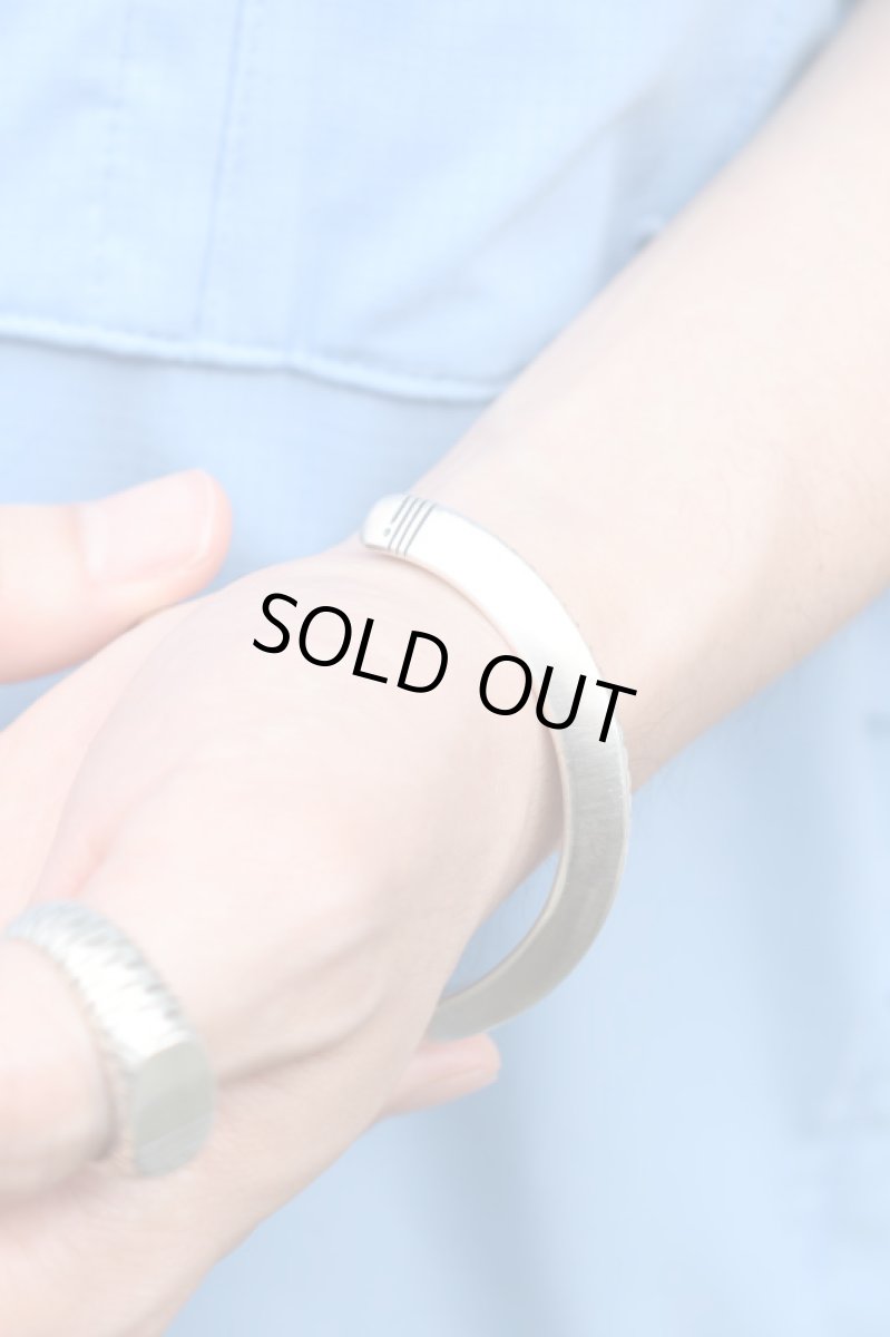 画像9: MANANAS (マナナス) MEETS / ichie Exclusive "TOBIKANNA" Stamp Triangle Bangle (9)