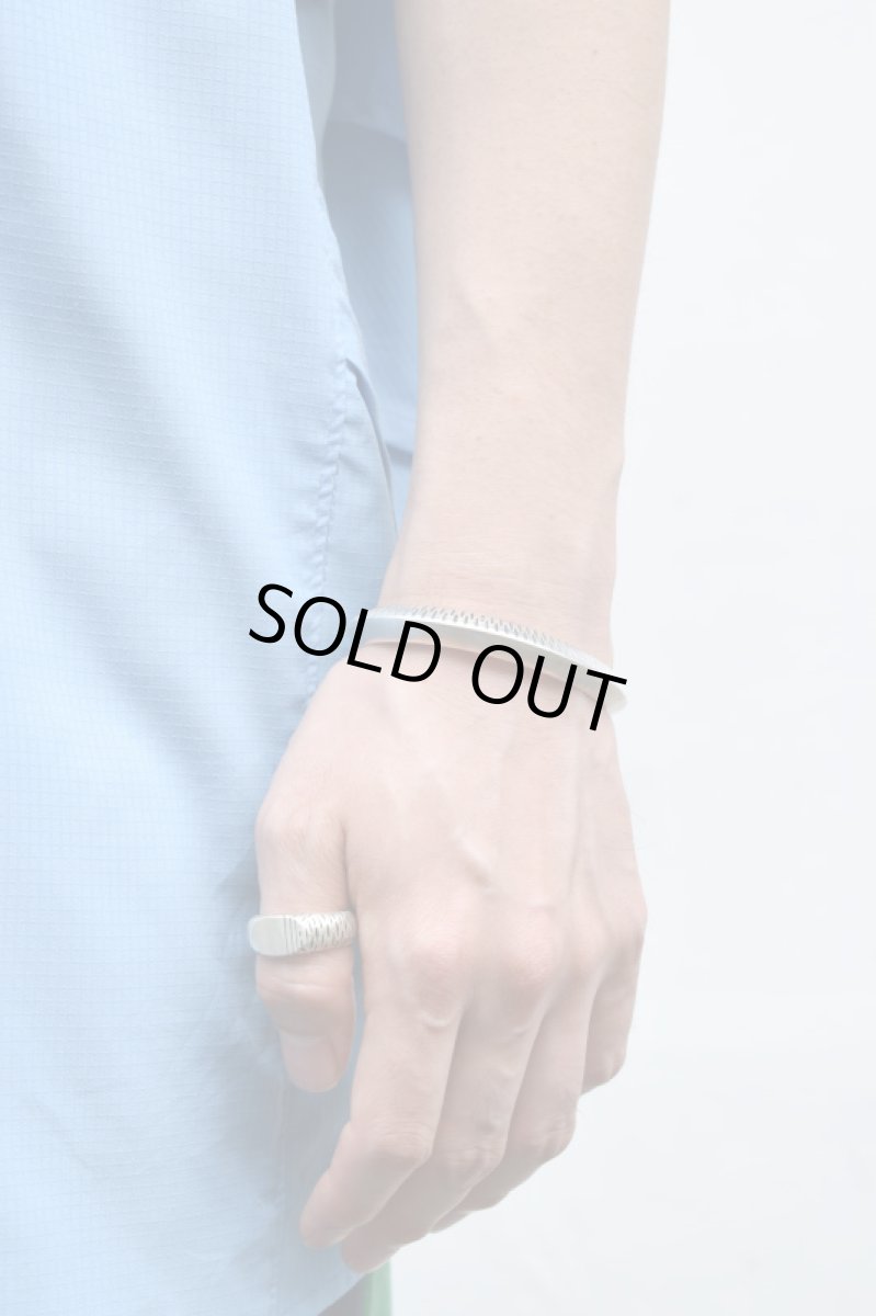 画像7: MANANAS (マナナス) MEETS / ichie Exclusive "TOBIKANNA" Stamp Triangle Bangle (7)