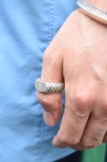 画像8: MANANAS (マナナス) MEETS / ichie Exclusive "TOBIKANNA" Stamp Oval Open Ring (8)