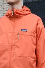 画像4: patagonia (パタゴニア) メンズ・ライト＆バリアブル・ジャケット [COAL ORANGE] (4)
