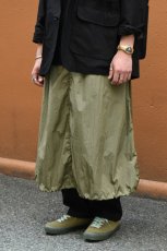 画像3: AXESQUIN -modified- (アクシーズクインモディファイド) NYLON TAFFTA EASY SKIRT [OLIVE] (3)