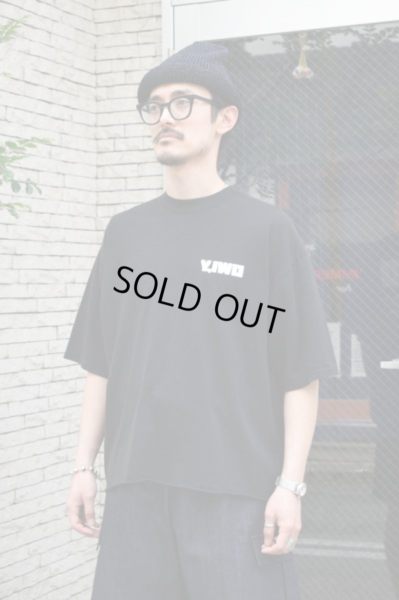 画像3: Y,IWO (ヤーアイワークアウト) Hardwear Crop Tee [BLACK/WHITE] (3)