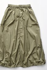 画像1: AXESQUIN -modified- (アクシーズクインモディファイド) NYLON TAFFTA EASY SKIRT [OLIVE] (1)