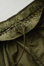画像9: AXESQUIN -modified- (アクシーズクインモディファイド) NYLON TAFFTA EASY SKIRT [OLIVE] (9)
