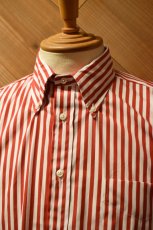画像2: INDIVIDUALIZED SHIRTS (インディビジュアライズドシャツ) Barber Stripe Relaxed Fit Button Down Shirt [RED] (2)