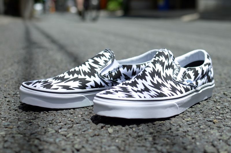VANS x ELEY KISHIMOTO x Classic Slip On Flas Wh Bk MEETS