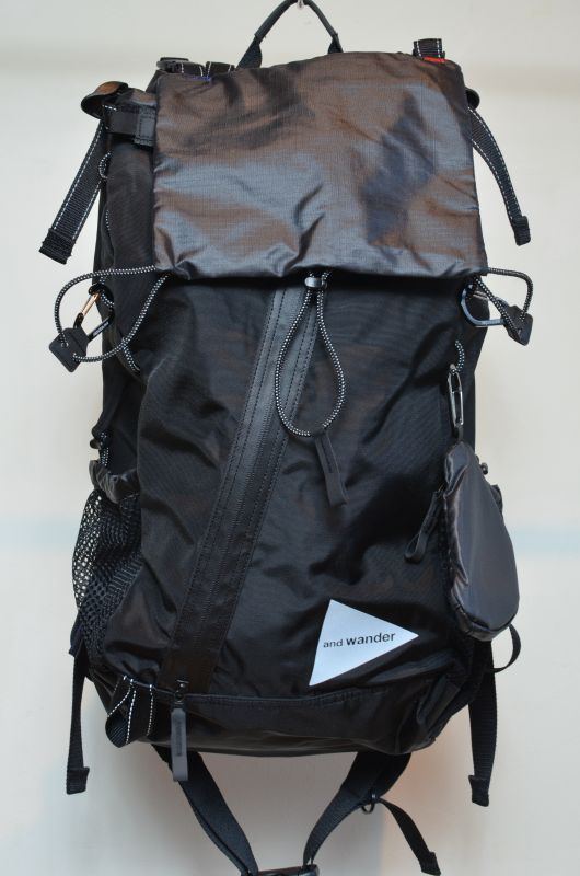 and wander (アンドワンダー) 30L BACKPACK [BLACK]が入荷しました