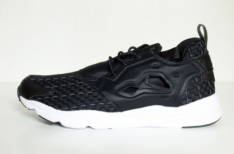 Reebok (リーボック) FURYLITE NEW WOVEN [BLACK/GREY/WHIT] が入荷しました
