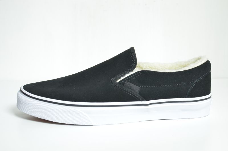 VANS (バンズ) CLASSIC SLIP-ON (SUEDE/FLEECE PACK) [BLACK] が入荷しました