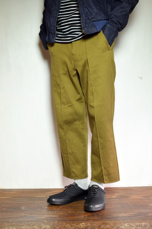 CURLY (カーリー) BRACE WD TROUSERS [KHAKI BEIGE] が入荷しました
