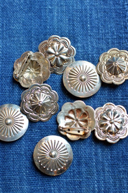 Jennie Blackgoat (ジェニー・ブラックゴート) Navajo SS Button Pins が入荷しました