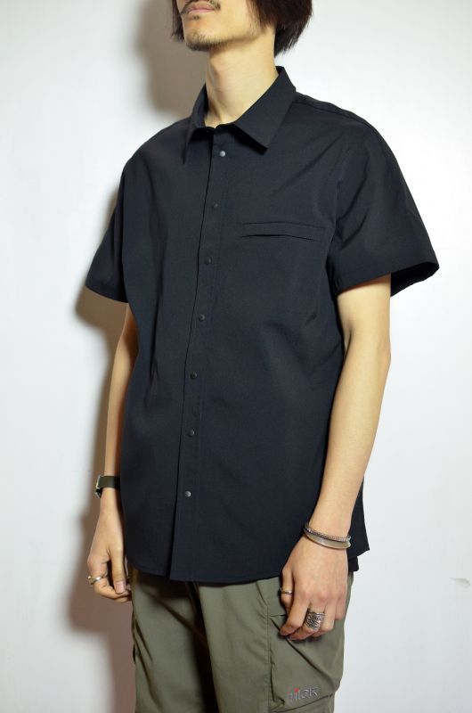 tilak (ティラック) "Poutnik" Knight Shirts SS [Black] が入荷しました