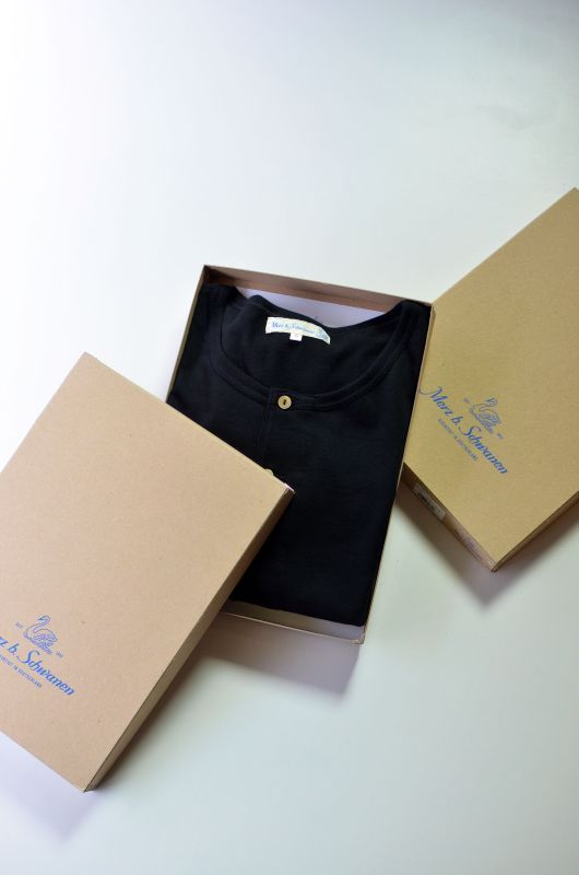 Merz b. Schwanen (メルツ・ベー・シュヴァーネン) button facing shirt 1/4 slv. [deep black] が入荷しました