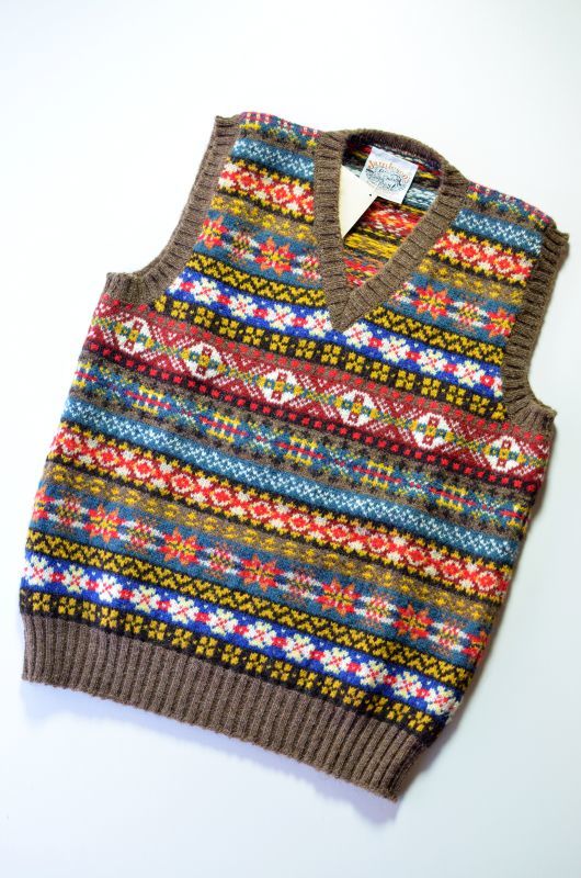 Jamieson's (ジャミーソンズ) Fairisle V-Neck Vest が入荷しました