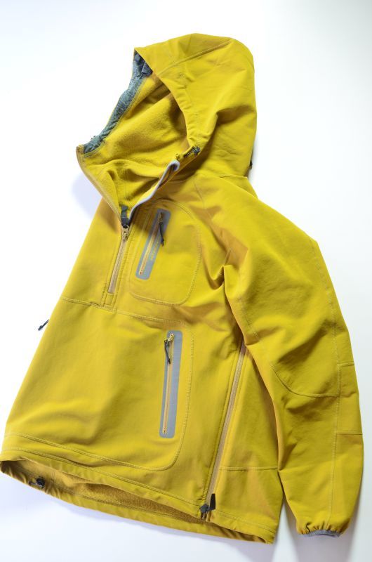 and wander (アンドワンダー) Soft Shell Jacket [Yelow] が入荷しました