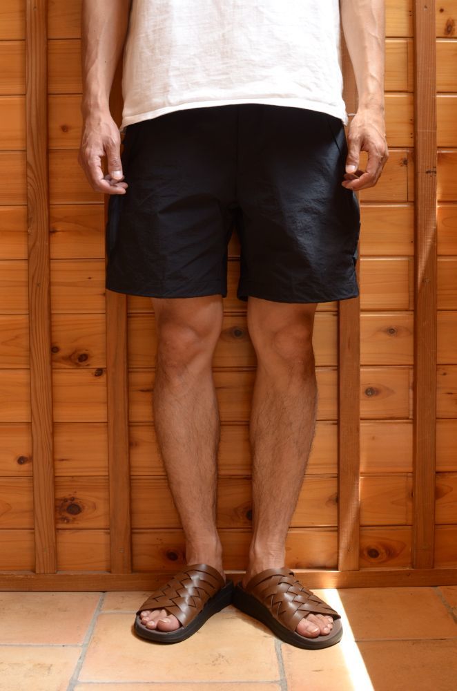 DESCENTE ALLTERRAIN (デサントオルテライン) 6 POCKET ZIP SHORT PANTS[NVY] が入荷しました。